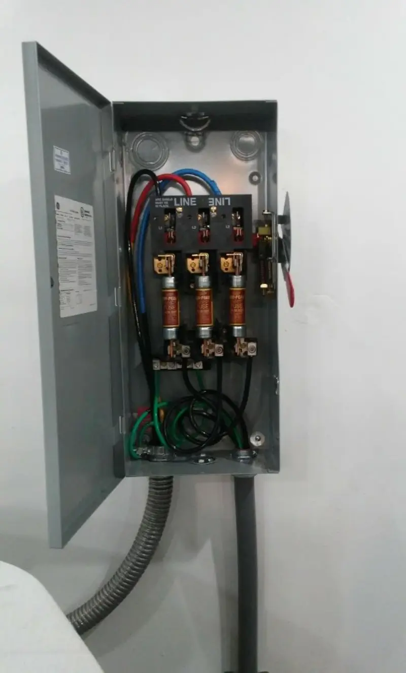 Three-phase disconnect switch installed for Smoke Detector Installation in Shepherdsville